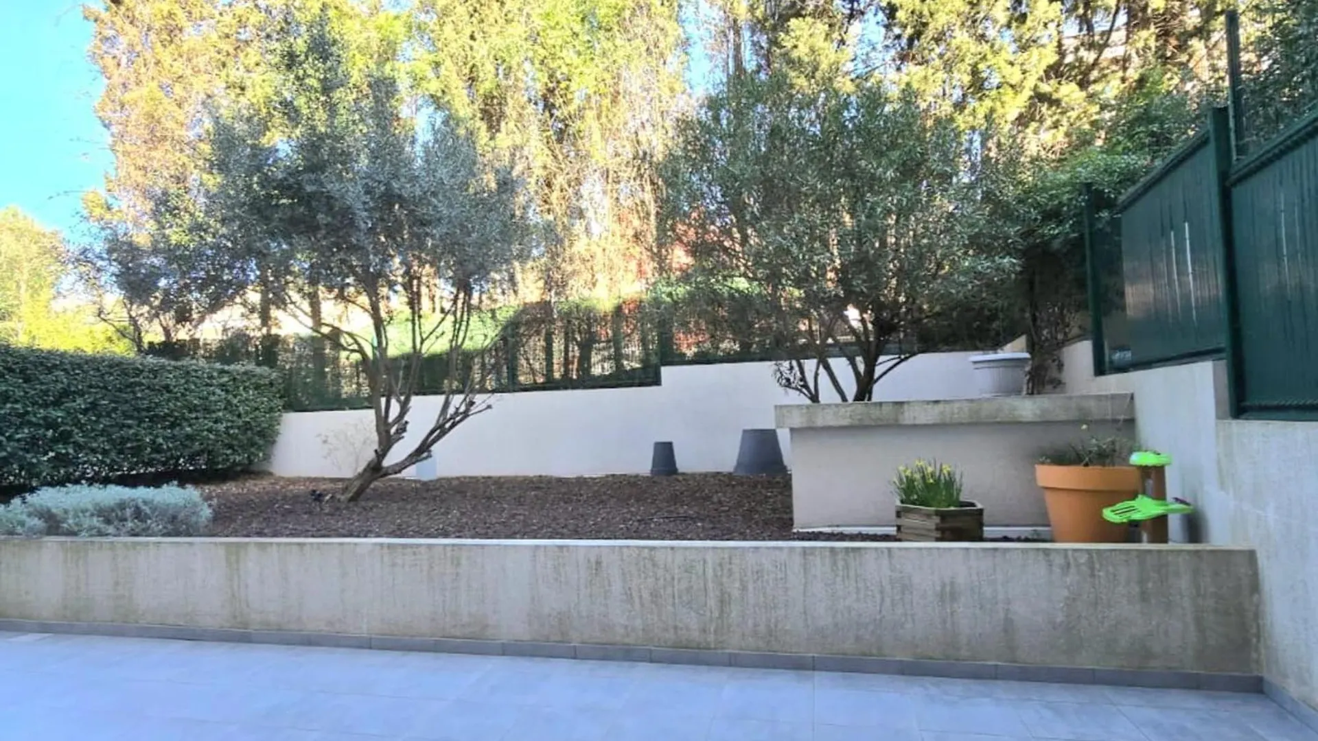 Apartment Spacious T3 With Garden In Saint-Raphael