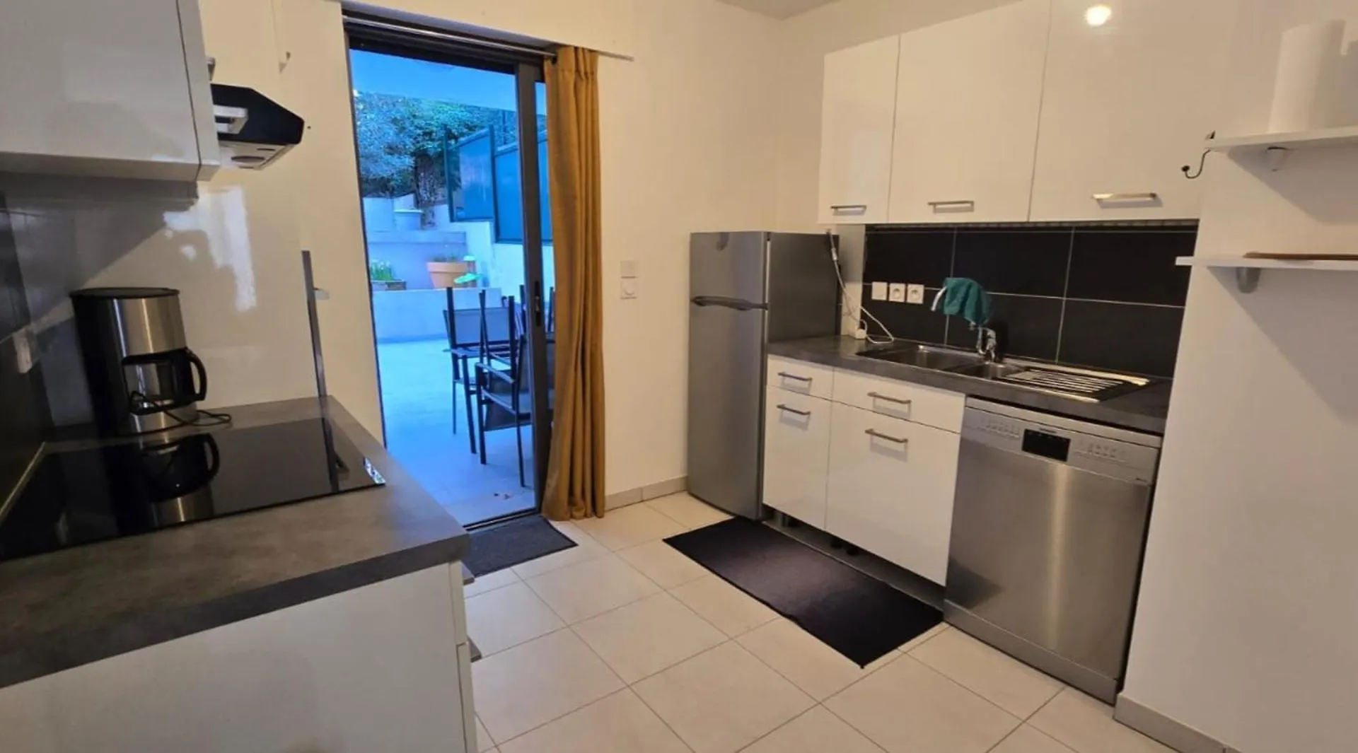 Spacious T3 With Garden In Saint-Raphael France